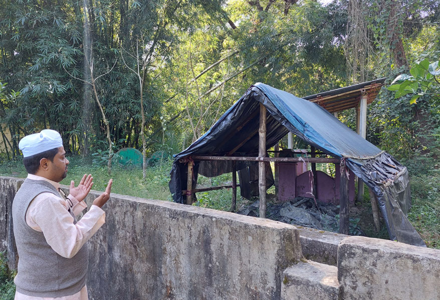 মায়ের কবর জিয়ারতের মাধ্যমে নির্বাচনী প্রচারণা শুরু জঙ্গলখাইন ইউপি চেয়ারম্যান পদপ্রার্থী দিদার