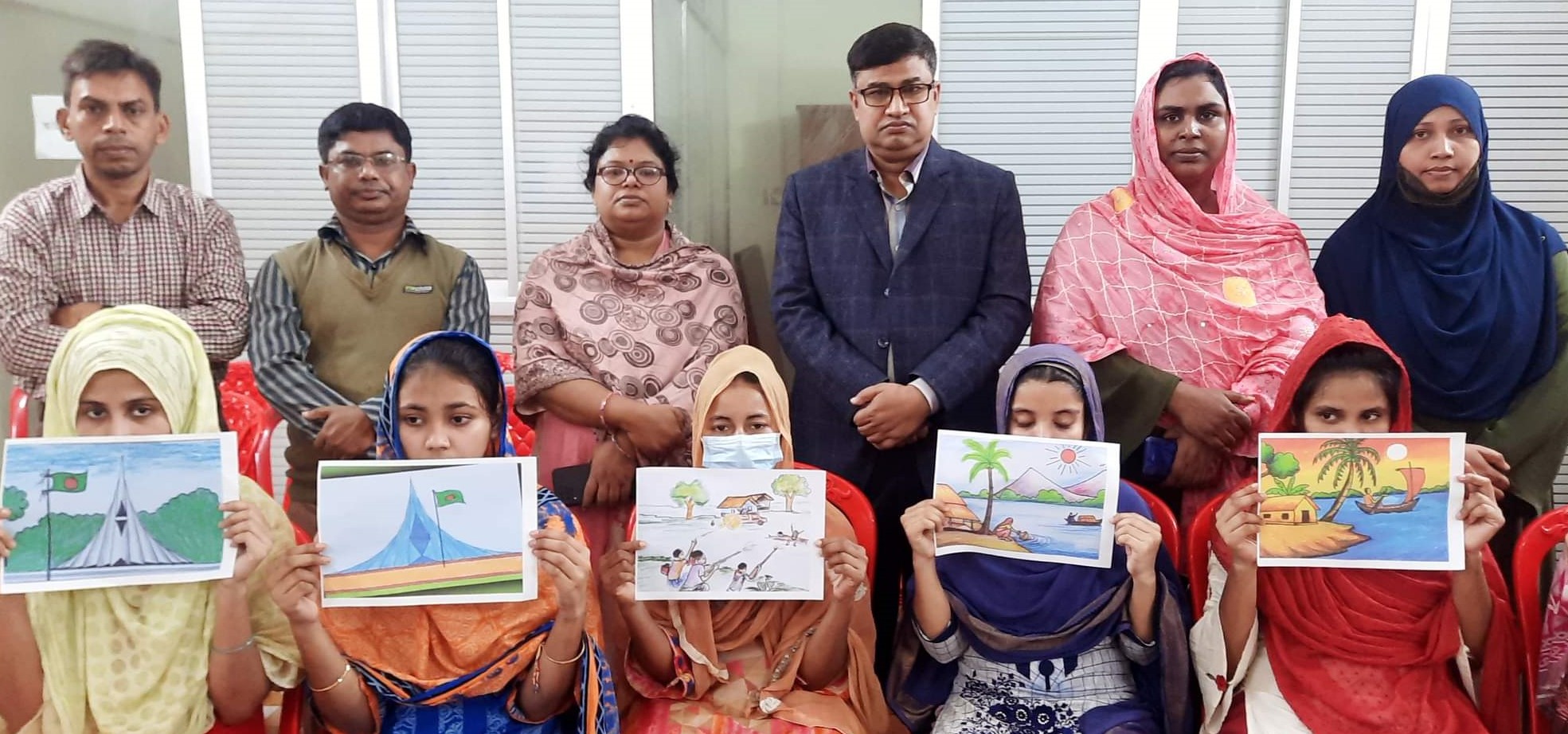 হাটহাজারী সেফ হোমে চিত্রাঙ্কন প্রতিযোগিতা