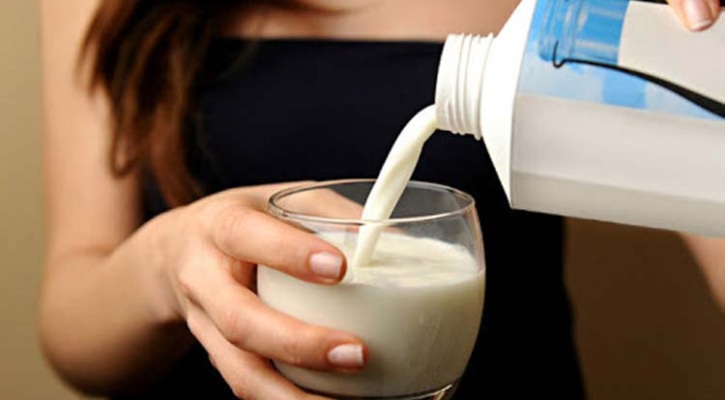 দুধের সঙ্গে যেসব খাবার খেলে বিপদ !