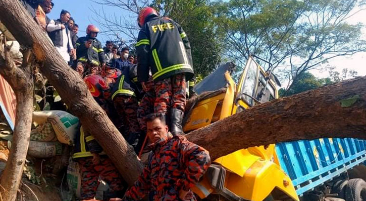 গুইমারায় সড়ক দুর্ঘটনায় বাবা-ছেলে নিহত