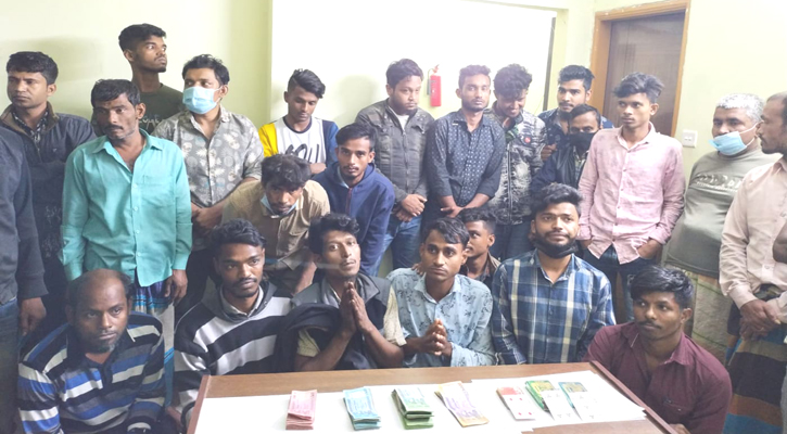জুয়া খেলার সরঞ্জামসহ ২৪ জন গ্রেফতার
