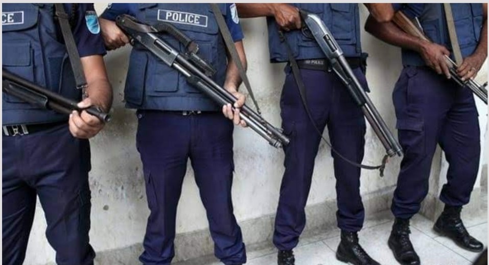 চকরিয়া আসামি ধরতে গিয়ে  ৫ পুলিশ আহত, গ্রেপ্তার  ১