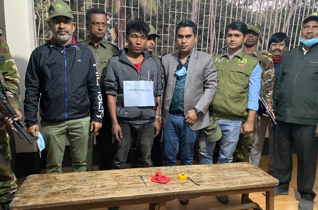  বান্দরবানে তক্ষক সহ পাচারকারী আটক