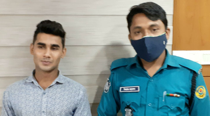 পাসপোর্ট করতে এসে ধরা মিয়ানমারের নাগরিক