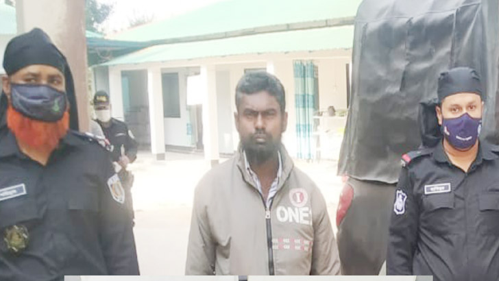 রোহিঙ্গা ক্যাম্পে আগ্নেয়াস্ত্রসহ যুবক আটক