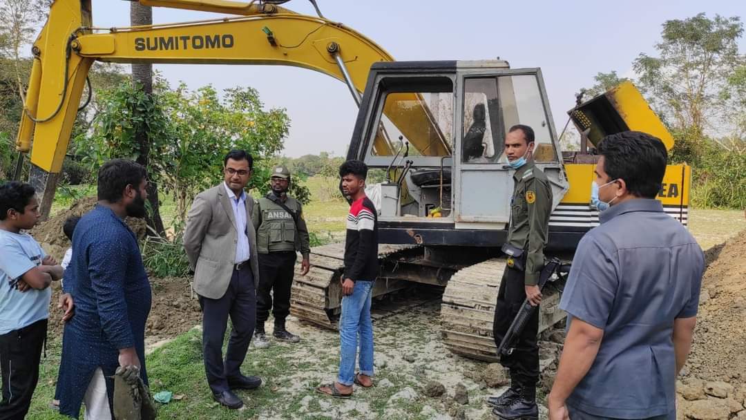 হাটহাজারীতে টপসয়েল কাটায় জরিমানা ও ব্যাটারী জব্দ