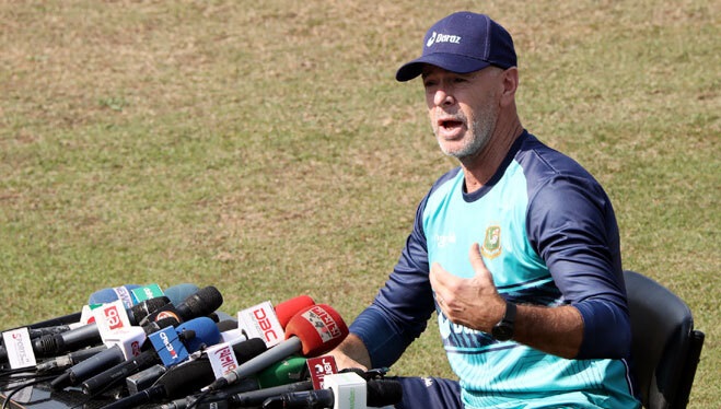 ভালোবাসার টানে বাংলাদেশে ফিরে আসলেন সিডন্স