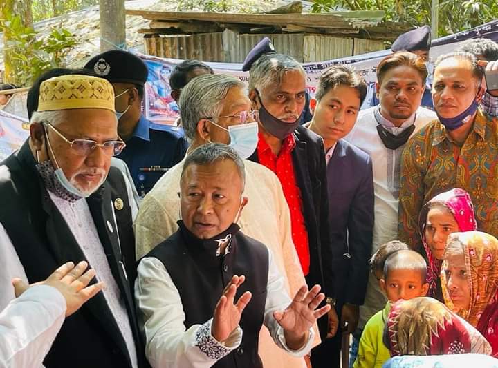 চকরিয়ার মালুমঘাটে দুর্ঘটনায় ছয় নিহতের পরিবারের পাশে ধর্ম প্রতিমন্ত্রী