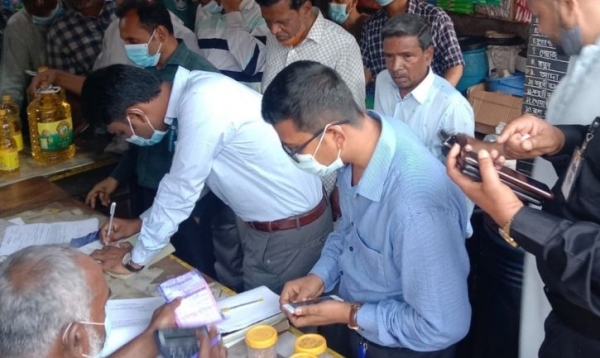 চট্টগ্রামে অস্বাস্থ্যকর পরিবেশে খাদ্য উৎপাদন,৪ প্রতিষ্ঠানকে জরিমানা