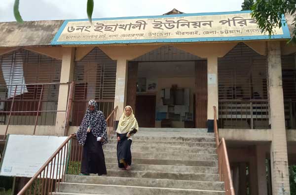 মীরসরাইয়ে জন্মনিবন্ধন সেবায় ভোগান্তির কবলে স্থানীয়রা   