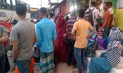  নাড়ির টানে চট্টগ্রাম ছাড়ছে মানুষ