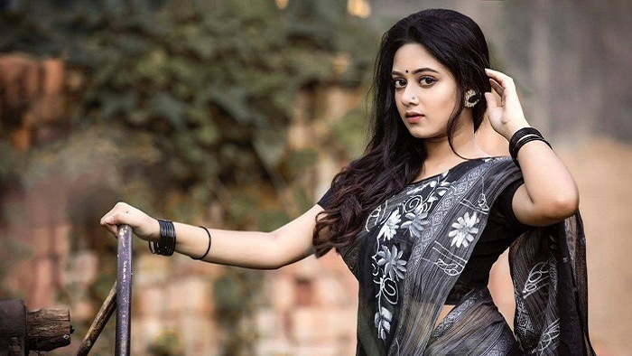 চিত্রনায়িকা হতে চান না দীঘি
