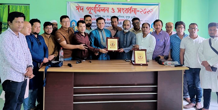 ফটিকছড়ি প্রেসক্লাবের সংবর্ধনা পেলেন দুই ইউকে কমিউনিটি সংগঠক