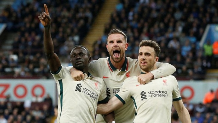 ভিলাকে হারিয়ে শিরোপার লড়াই ধরে রাখল লিভারপুল