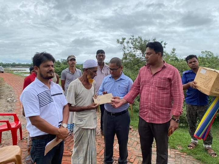 কুতুবদিয়ায় বজ্রপাতে নিহতদের পরিবারকে সহায়তা দিলেন ইউএনও