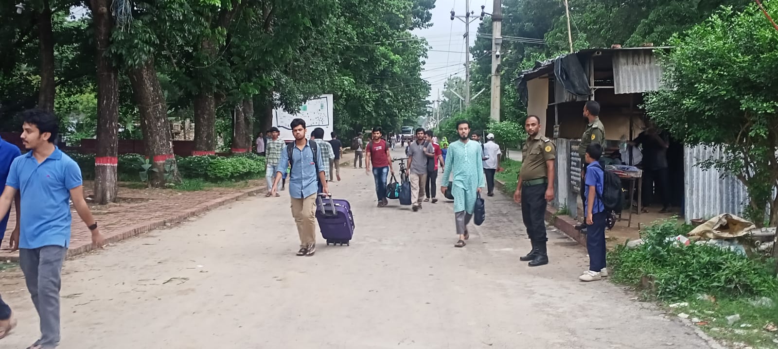  চুয়েট বন্ধ ঘোষণা,শিক্ষার্থীদের হল ছাড়তে নির্দেশ