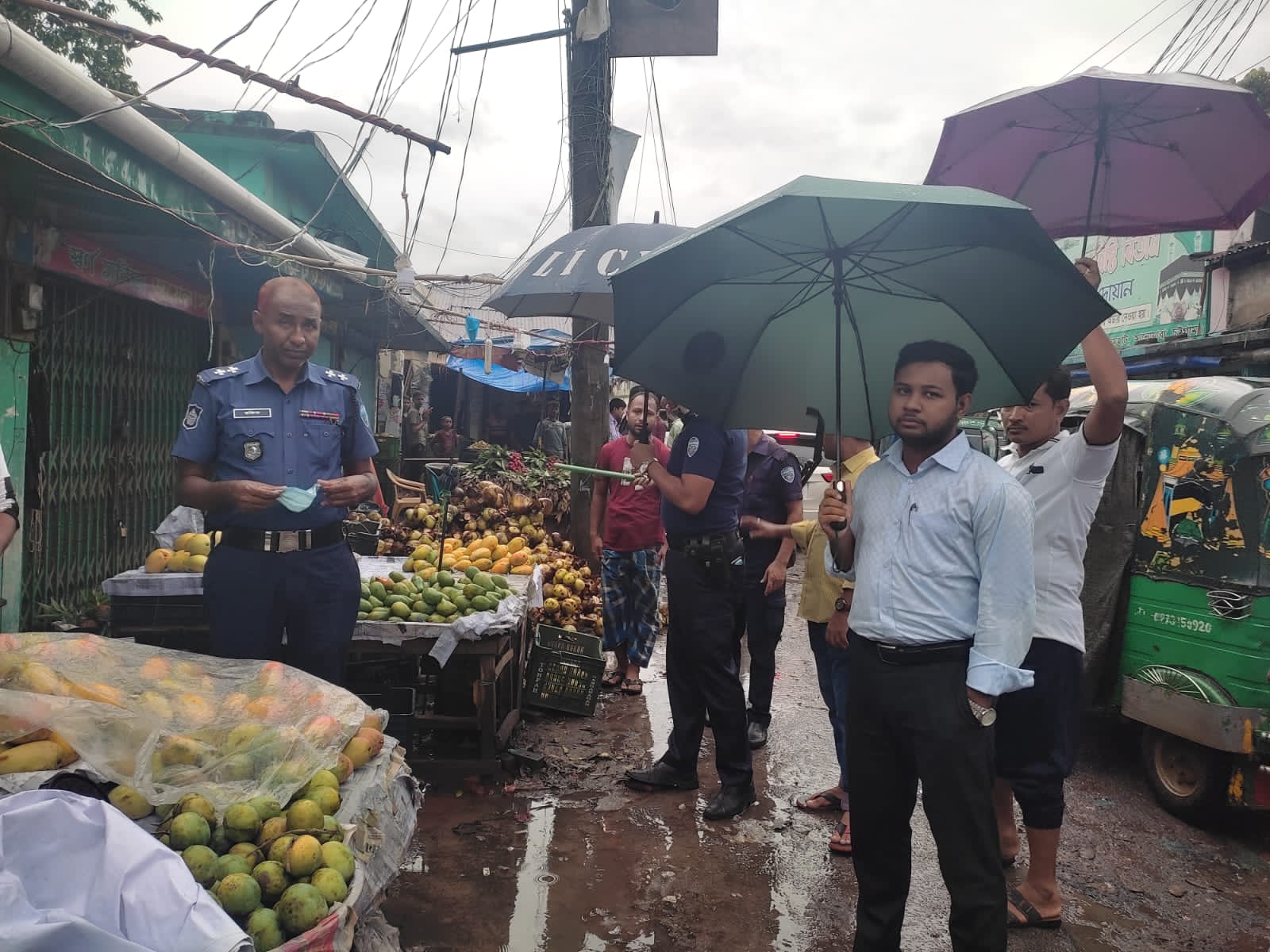 আনোয়ারা মোহছেন আউলিয়া সড়কে অবৈধ স্থাপনা উচ্ছেদ ও জরিমানা