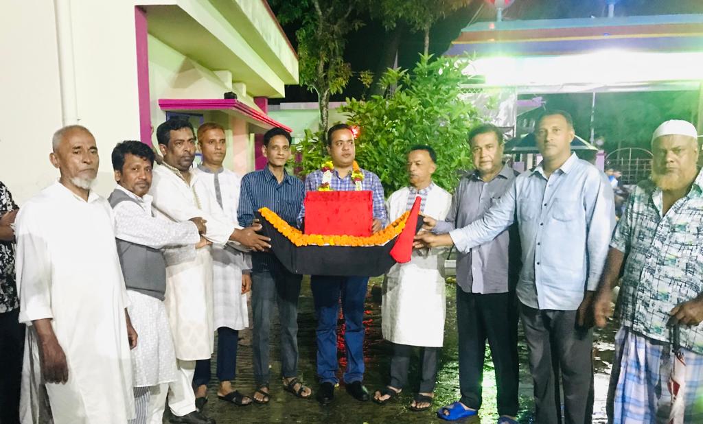 ফটিকছড়িতে ফুলেল শুভেচ্ছায় সিক্ত নব নির্বাচিত চেয়ারম্যান : শাহীন 