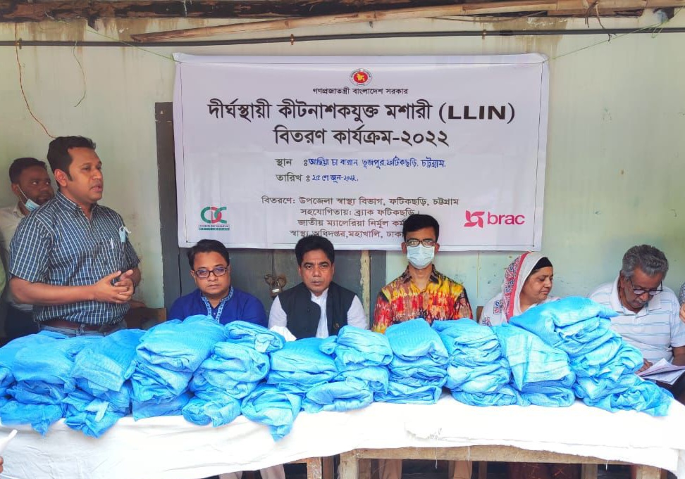 ফটিকছড়িতে কীটনাশক যুক্ত মশারি বিতরণ