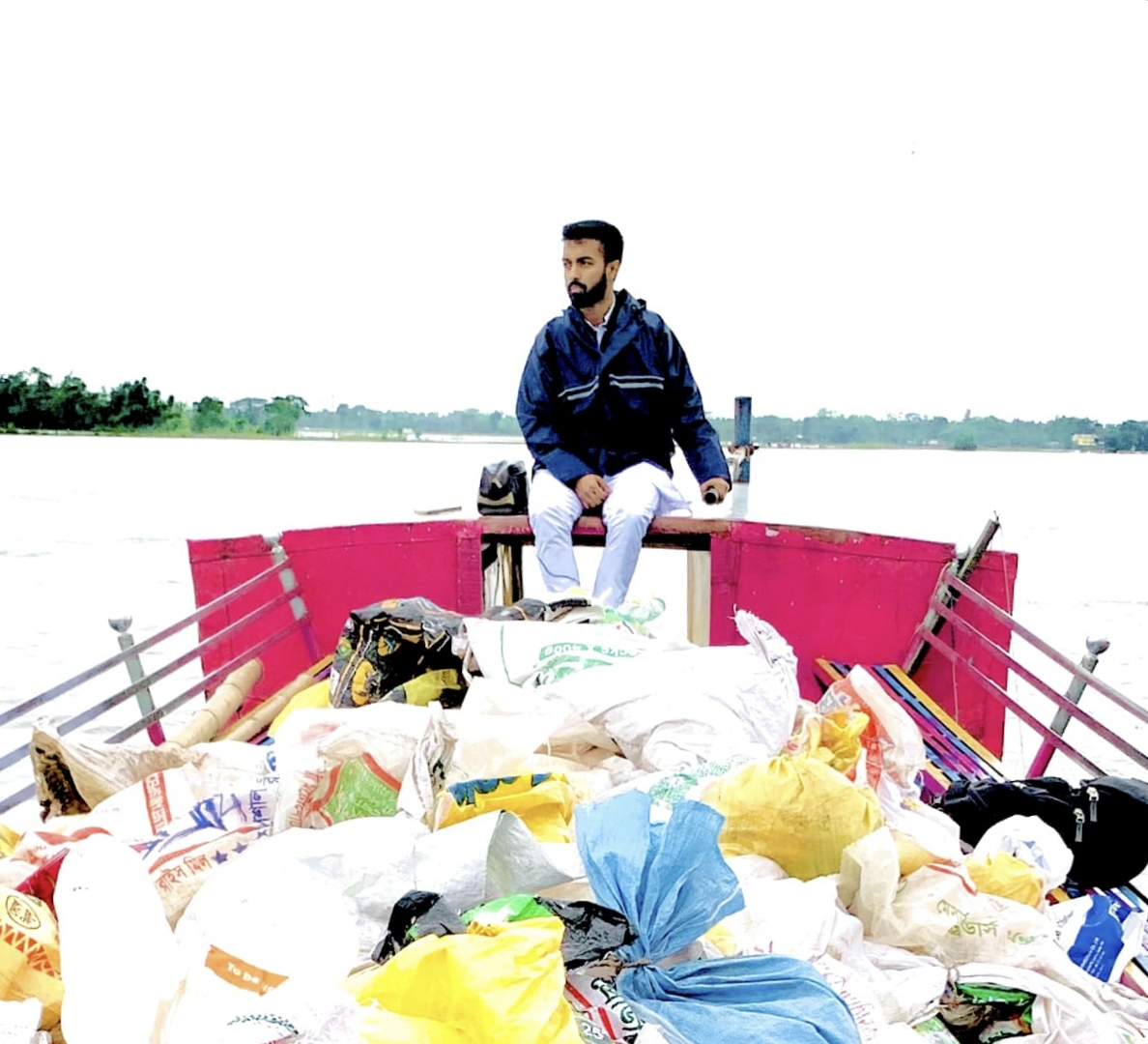 সুনামগঞ্জের দুর্গম বন্যাকবলিত মানুষের পাশে ফারাজ করিম চৌধুরী 