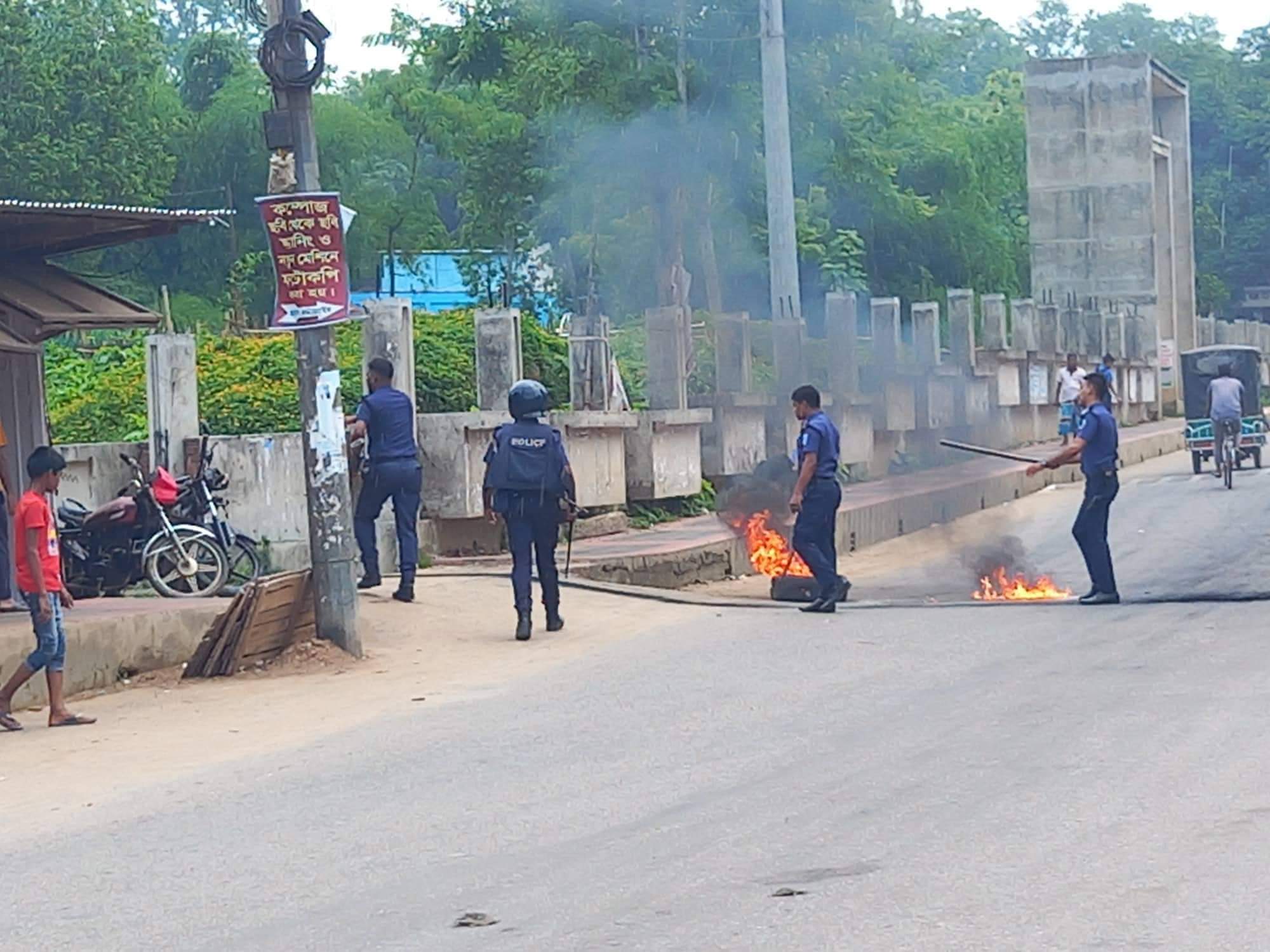 খাগড়াছড়িতে চলছে বিএনপির ডাকা সড়ক অবরোধ