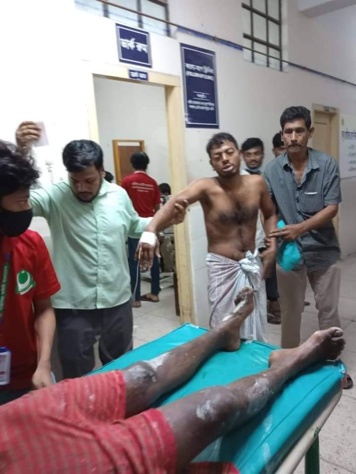 সীতাকুণ্ডে ডিপোতে বিস্ফোরণে নেমে এসেছে মানবিক বিপর্যয়, মৃত্যু বেড়ে ৩২