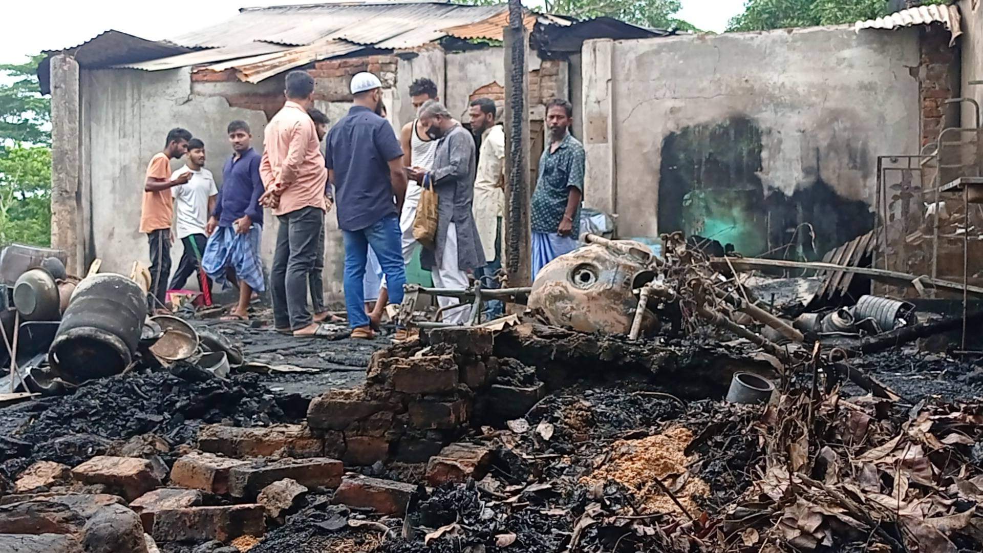 হাটহাজারীতে অগ্নিদগ্ধে নিহত ১
