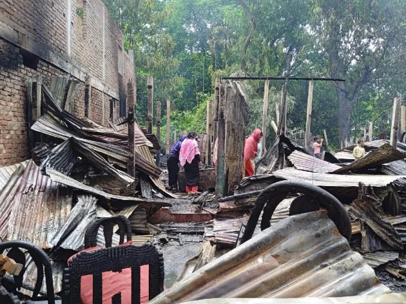 পটিয়ায় আগুনে পুড়ল ১৭ বসতঘর