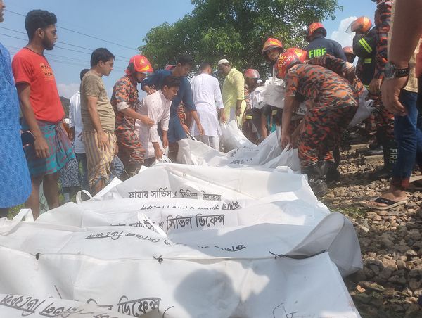 মীরসরাইয়ে খৈইয়াছড়া রেল ক্রসিংয়ে ট্রেনের ধাক্কায় প্রাণ গেল ১১ পর্যটকের