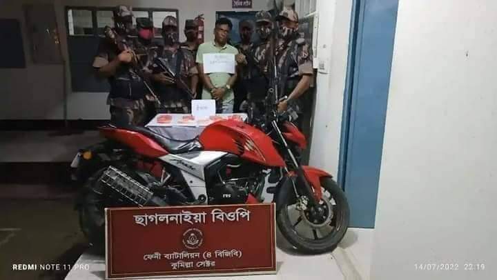ফেনী সীমান্তে ইয়াবার বিশাল চালানসহ দৈনিক সুর্যোদয় পত্রিকার সম্পাদক আটক 