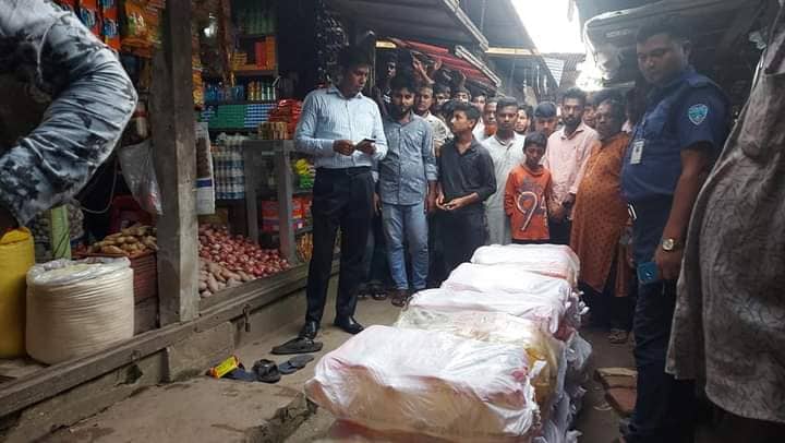 সীতাকুন্ডে দুই হাজার লিটার টিসিবির সযাবিন তেল উদ্বার 