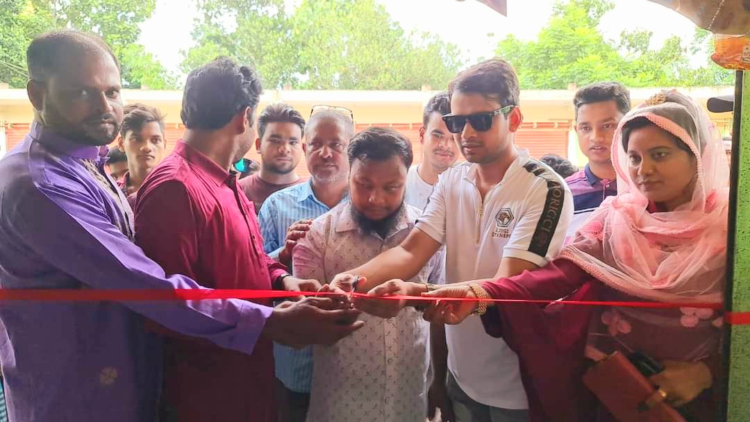 ফটিকছড়িতে এক ভিক্ষুকের পেশা বদলে দিল শিল্পোদ্যোক্তা বিপ্লব
