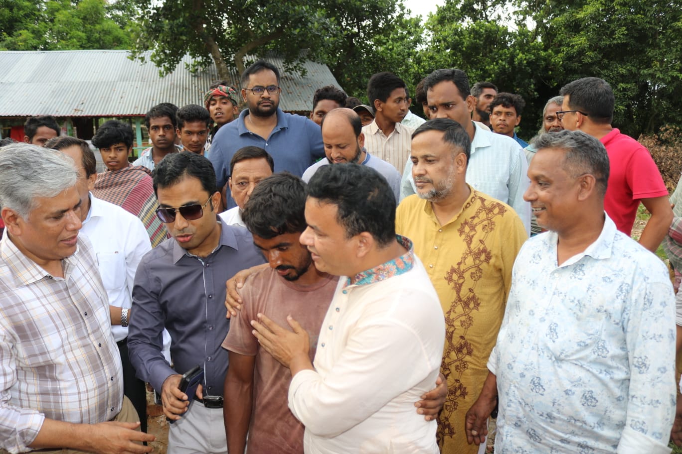 হাটহাজারীতে আশ্রয়ণ প্রকল্পে নিমার্ণাধীন ঘরের দেয়াল ভেঙ্গে দেয়ার অভিযোগ