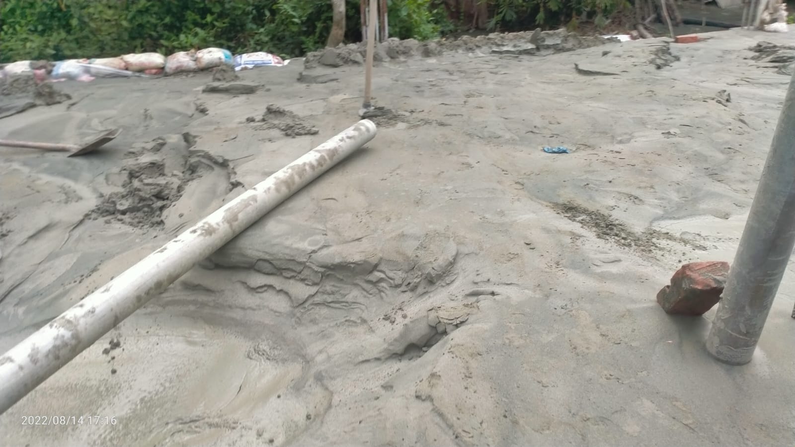 বাঁশখালীতে মোবাইল কোর্ট পরিচালনা করে উত্তেলিত বালু ও পাইপ জব্দ