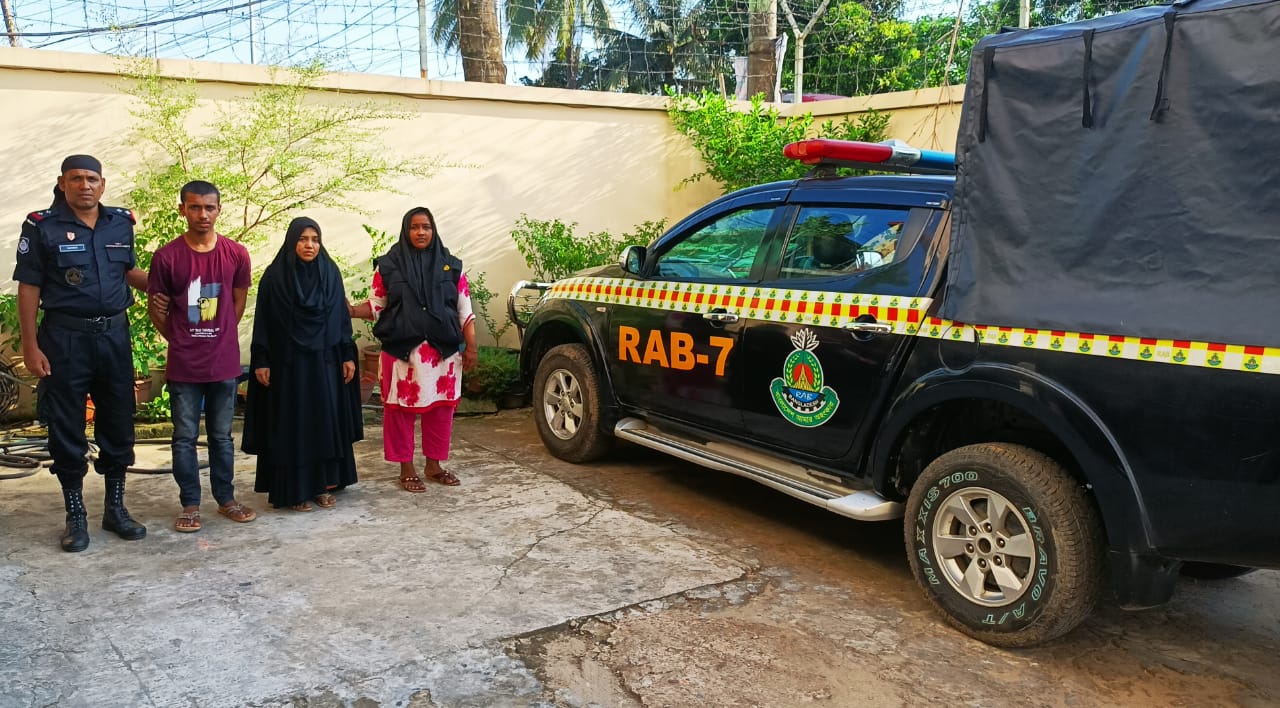 হাটহাজারীতে ২০ হাজার পিস ইয়াবাসহ মা ও ছেলে  আটক 