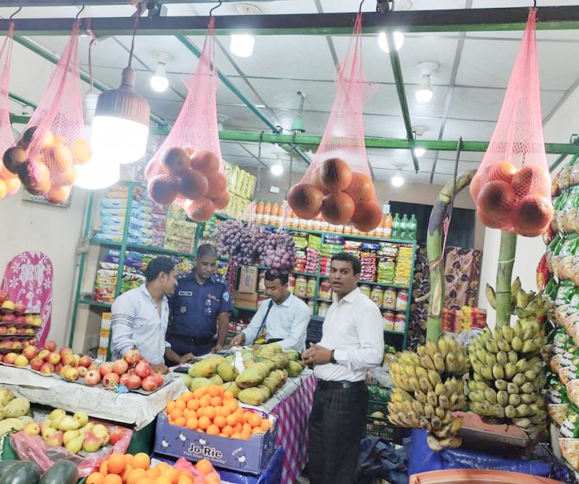 রাউজানে সরকারি নির্দেশনা অমান্য করায় সাতটি প্রতিষ্ঠানকে জরিমানা