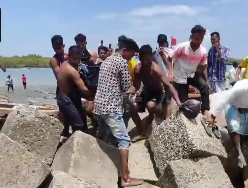 কক্সবাজারে ট্রলার ডুবির ঘটনায় আরো ৩ জেলের লাশ উদ্ধার