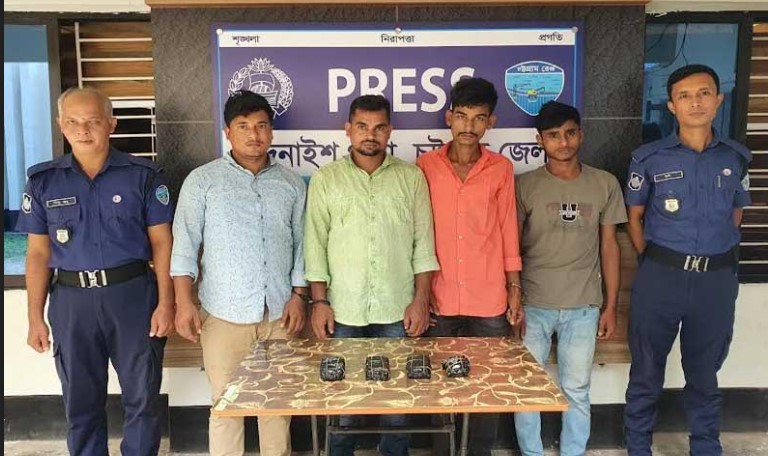 চন্দনাইশে ৭ হাজার পিচ ইয়াবাসহ আটক ৪