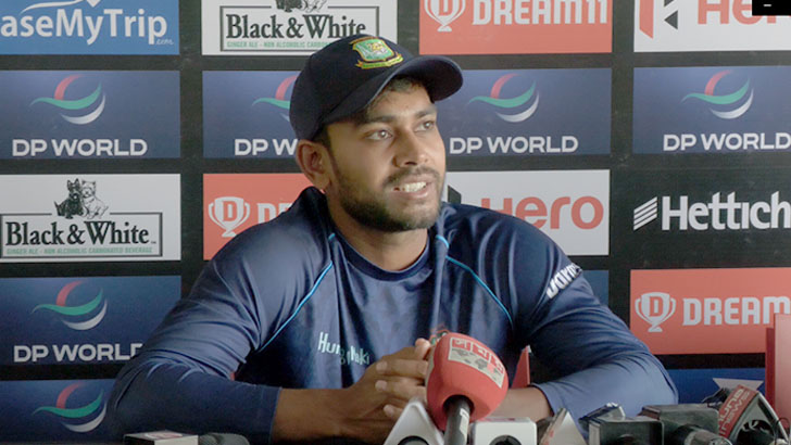 বাংলাদেশকে হেয় করে লংকান অধিনায়কের মন্তব্য, জবাব দিলেন মিরাজ