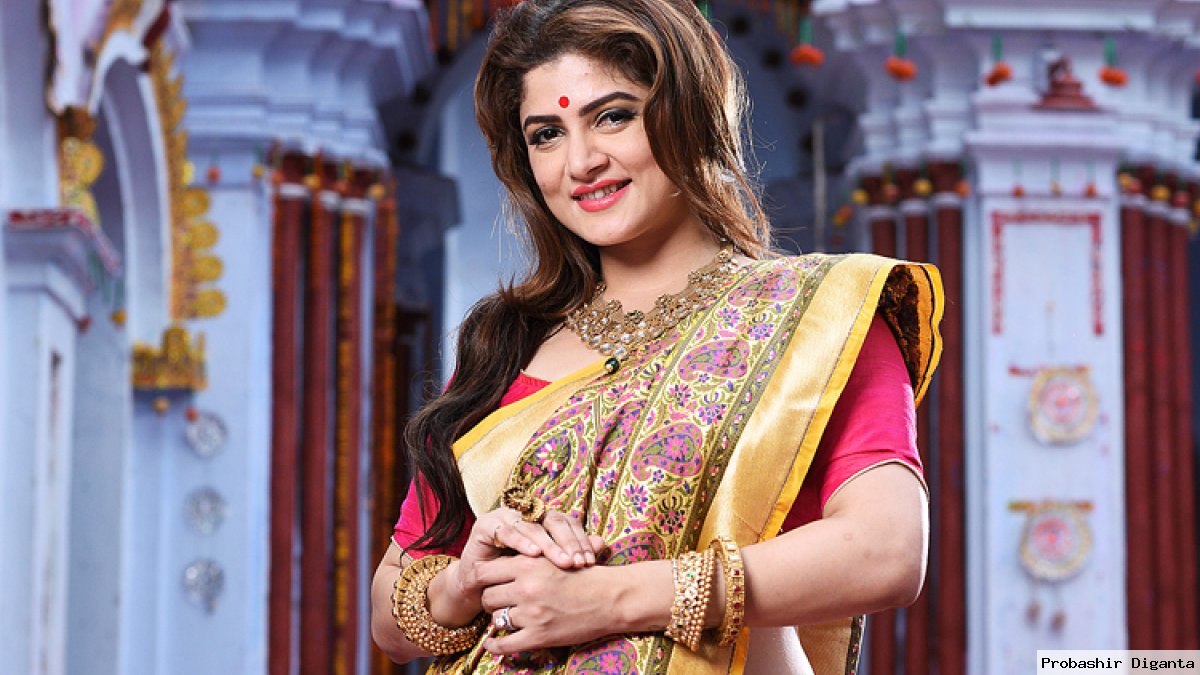 নতুন প্রেমে মজেছেন শ্রাবন্তী 