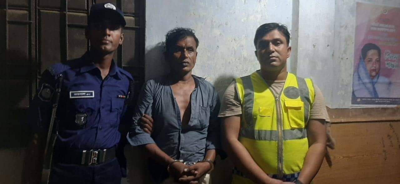 রামুর শীর্ষ সন্ত্রাসী কলিম ডাকাতকে আটক 