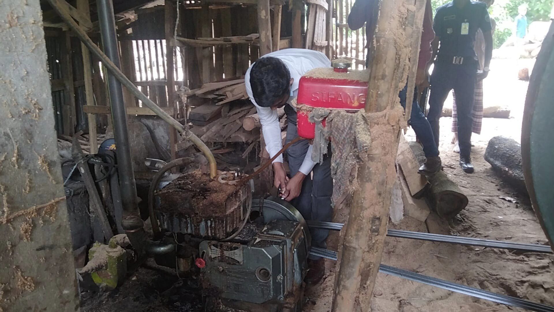 মীরসরাইয়ে ৩টি করাত কল সিলগালা
