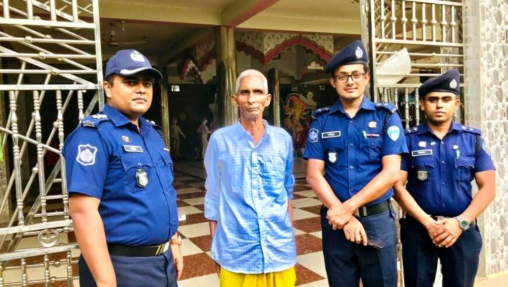 মিরসরাই এএসপি সার্কেলের পূজা মণ্ডব পরিদর্শন