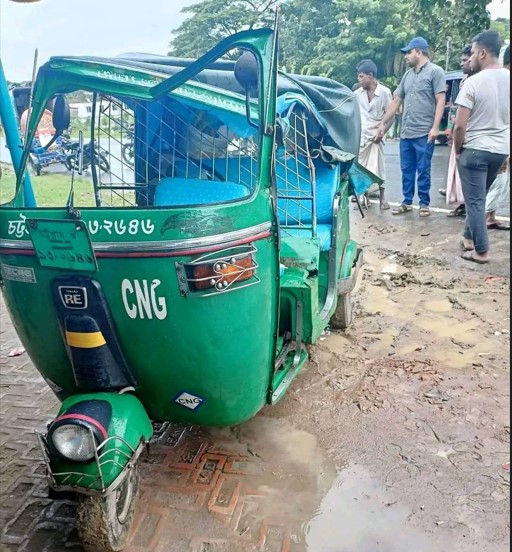 ফটিকছড়িতে লরির সাথে ধাক্কা, প্রাণ গেল ১ বৃদ্ধের