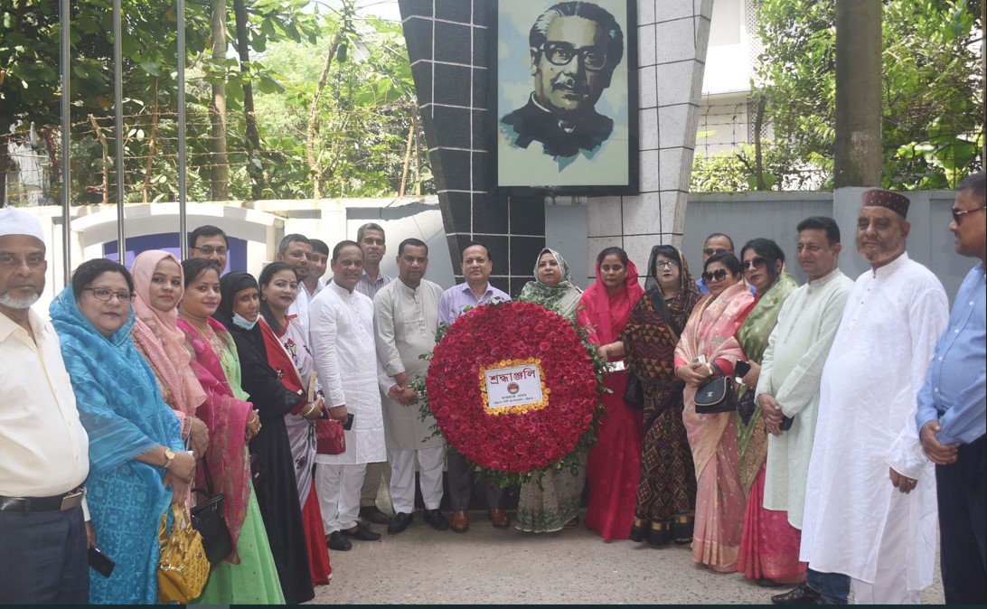জাতির পিতার প্রতিকৃতিতে ভারপ্রাপ্ত মেয়র আফরোজা কালামের ফুলেল শ্রদ্ধা