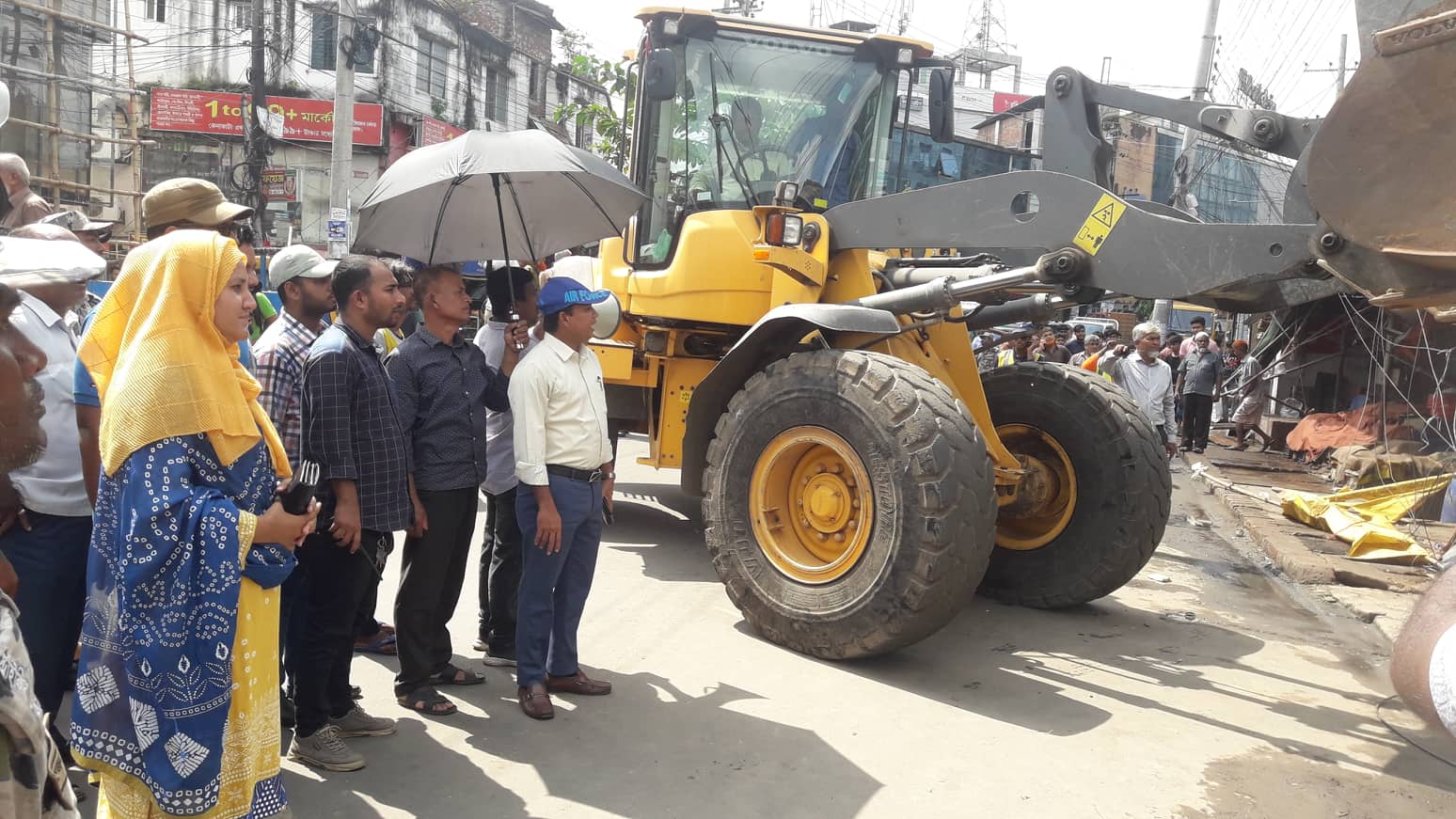 চসিক ভ্রাম্যমাণ আদালত শতাধিক অবৈধ স্থাপনা উচ্ছেদ ৮ ব্যক্তিকে ৩৯ হাজার টাকা জরিমানা