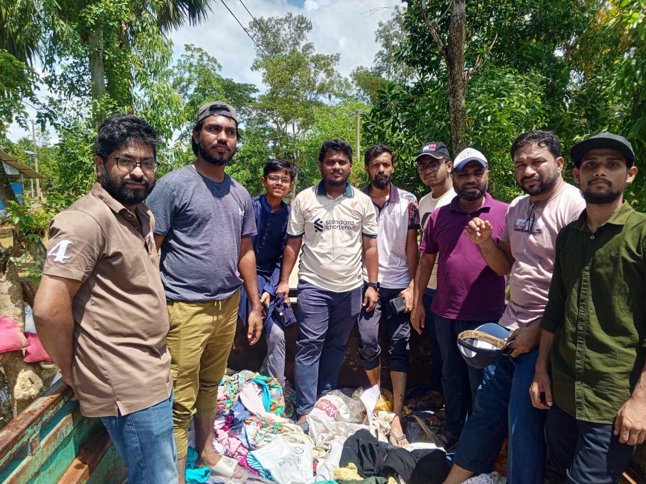 আনোয়ারা আল-গাজী ফাউন্ডেশনের উদ্যোগে বন্যায় ক্ষতিগ্রস্ত পরিবারের মাঝে ত্রাণ সামগ্রী বিতরণ