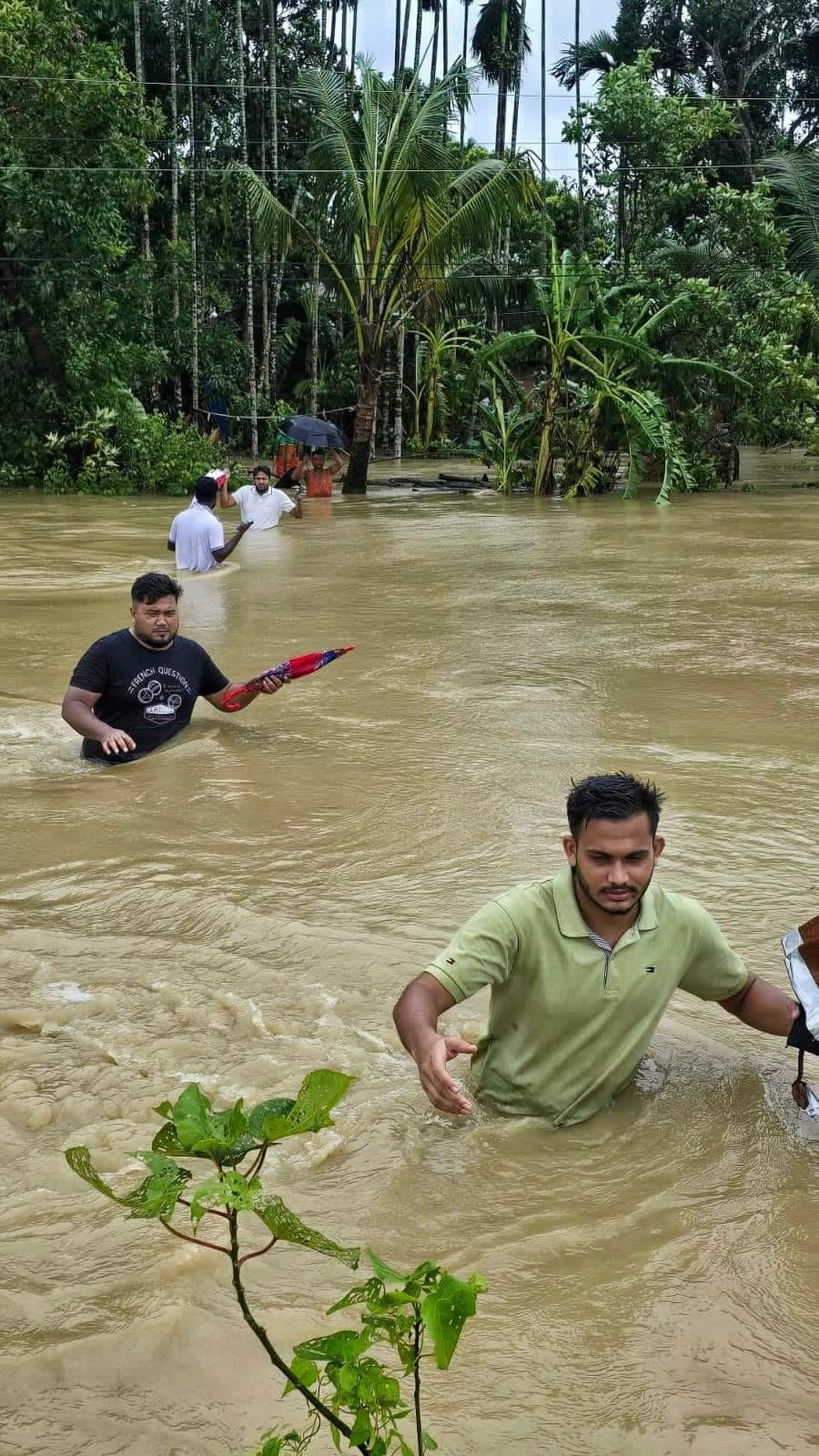 ভারী বৃষ্টিতে তলিয়ে গেছে কক্সবাজার