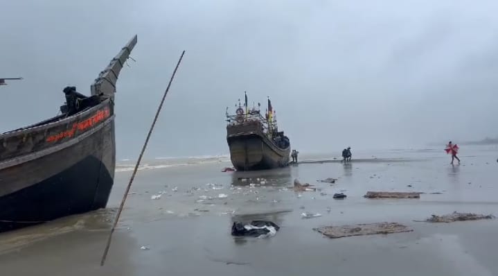 কক্সবাজার উপকুলে ফিরেনি ১৩ ফিশিং ট্রলারসহ ৫ শতাধিক জেলে