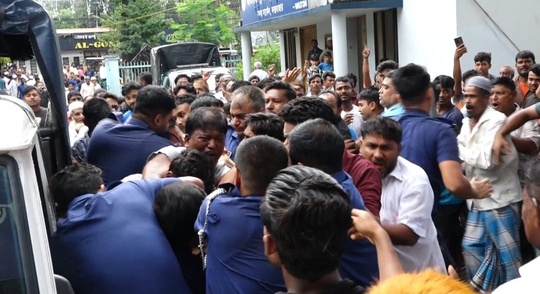 কক্সবাজার থানা থেকে আসামি ছিনিয়ে নেওয়ার চেষ্টা